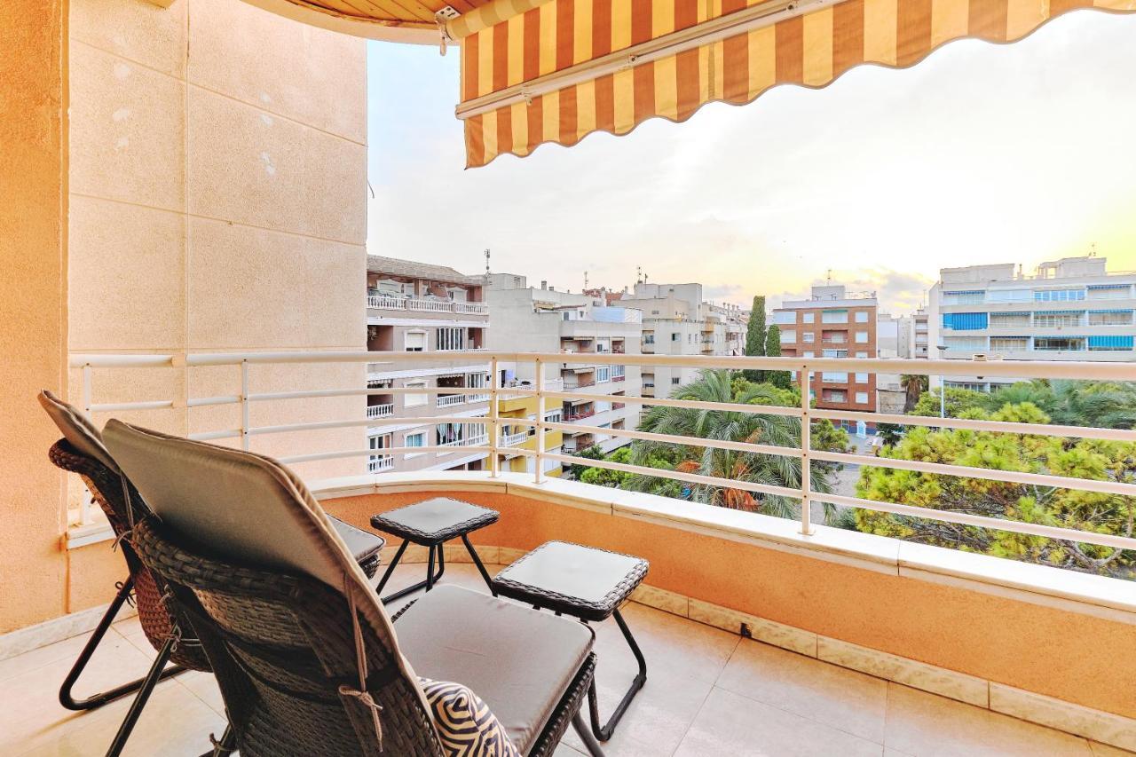 Lovely Sunny Apartment With Shared Pool And Private Parking 또레비에하 외부 사진