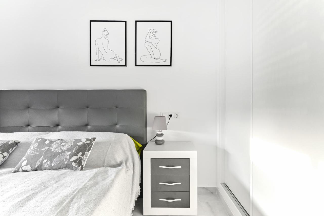 Lovely Sunny Apartment With Shared Pool And Private Parking 또레비에하 외부 사진