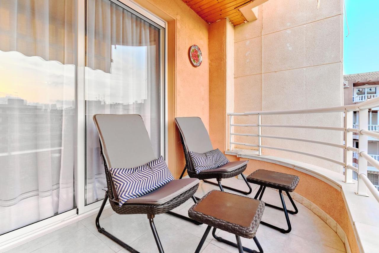 Lovely Sunny Apartment With Shared Pool And Private Parking 또레비에하 외부 사진