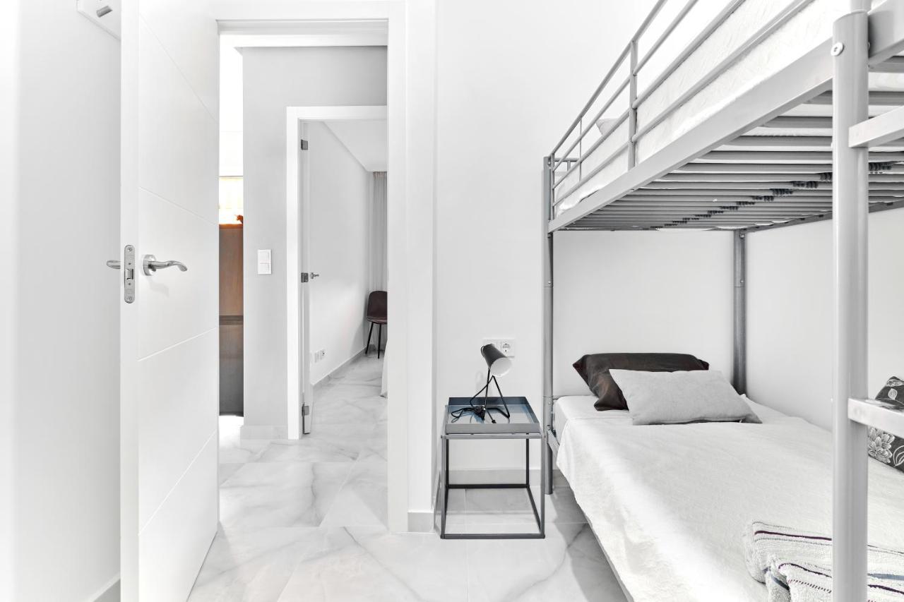 Lovely Sunny Apartment With Shared Pool And Private Parking 또레비에하 외부 사진