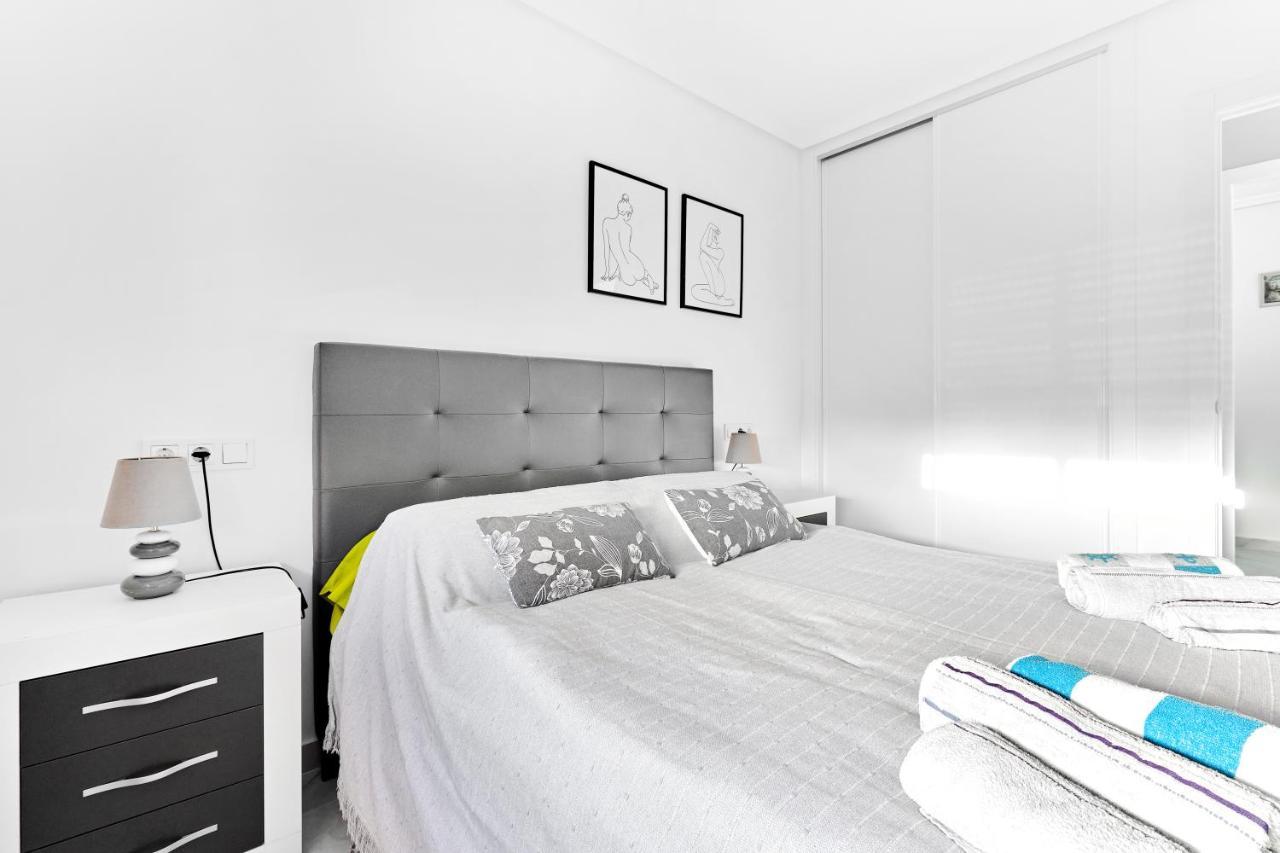 Lovely Sunny Apartment With Shared Pool And Private Parking 또레비에하 외부 사진