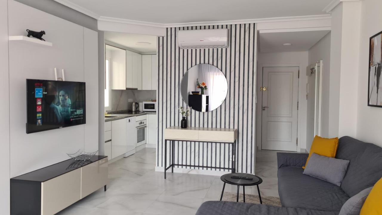 Lovely Sunny Apartment With Shared Pool And Private Parking 또레비에하 외부 사진